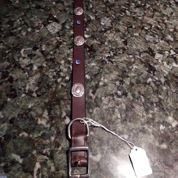 New and unworn Beautiful leather dog collar with blue crystal and silver conchos - Picture 3 of 5